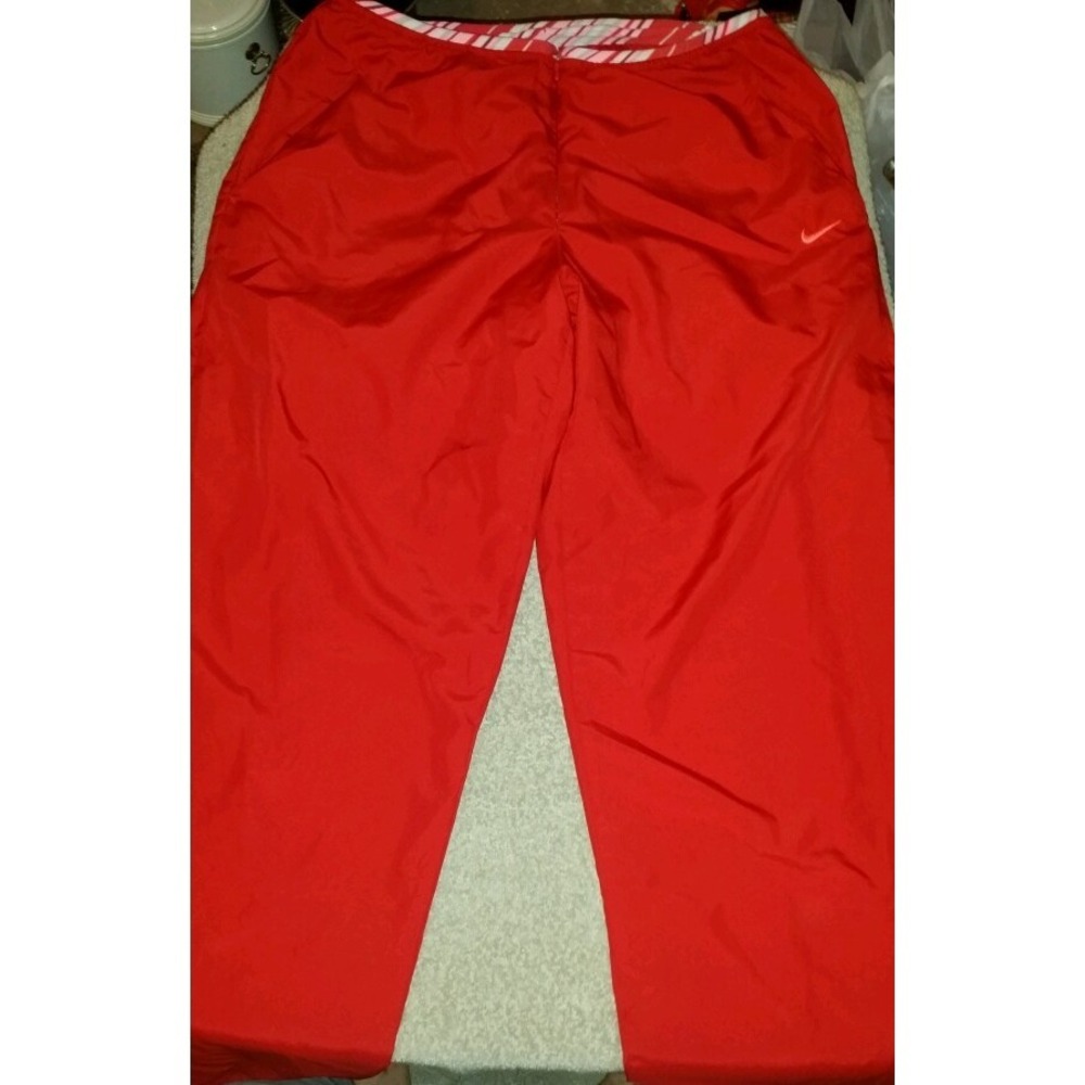Woman's large 12-14 nike red pants with‎ mesh liner